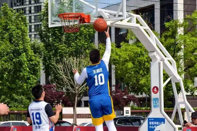 od体育教练-天津泰达前锋踢进绝杀球，队员士气高涨