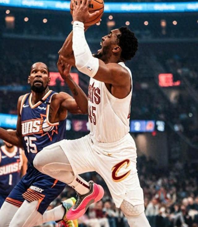 od体育官网-米切尔砍下分，爵士战胜黄蜂夺得胜利的简单介绍