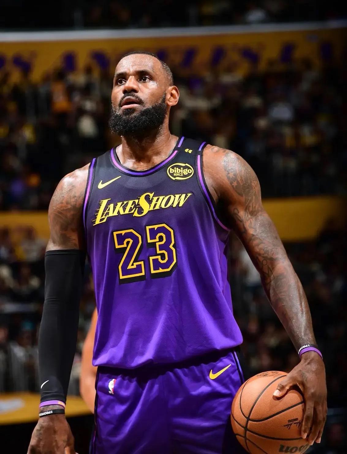 关于新秀表现抢眼，湖人惨遭惨败的信息