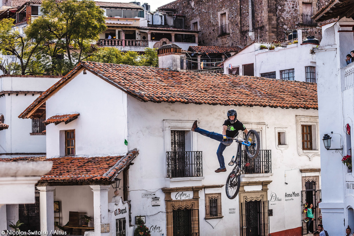 od体育登录入口-技巧赛各队火爆角逐,场面混乱