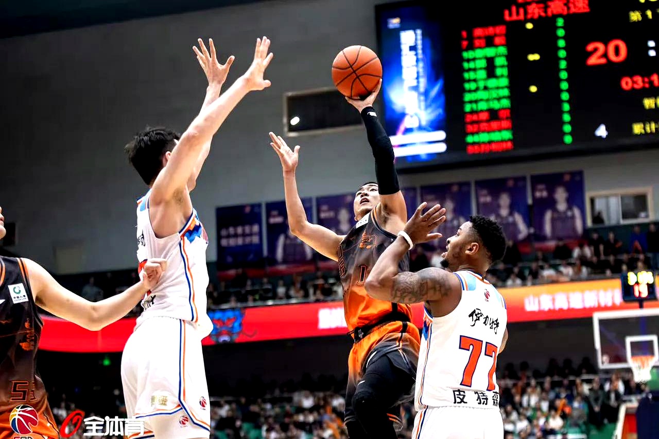 新疆男篮客场战胜湖南队,取得胜利